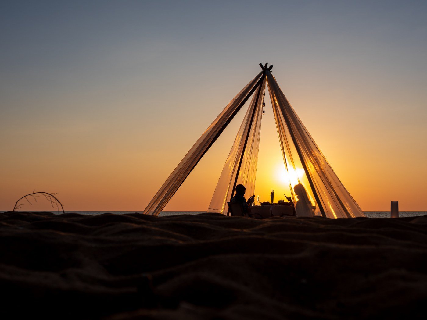 Guests enjoying a telescope stargazing show in Jaisalmer desert