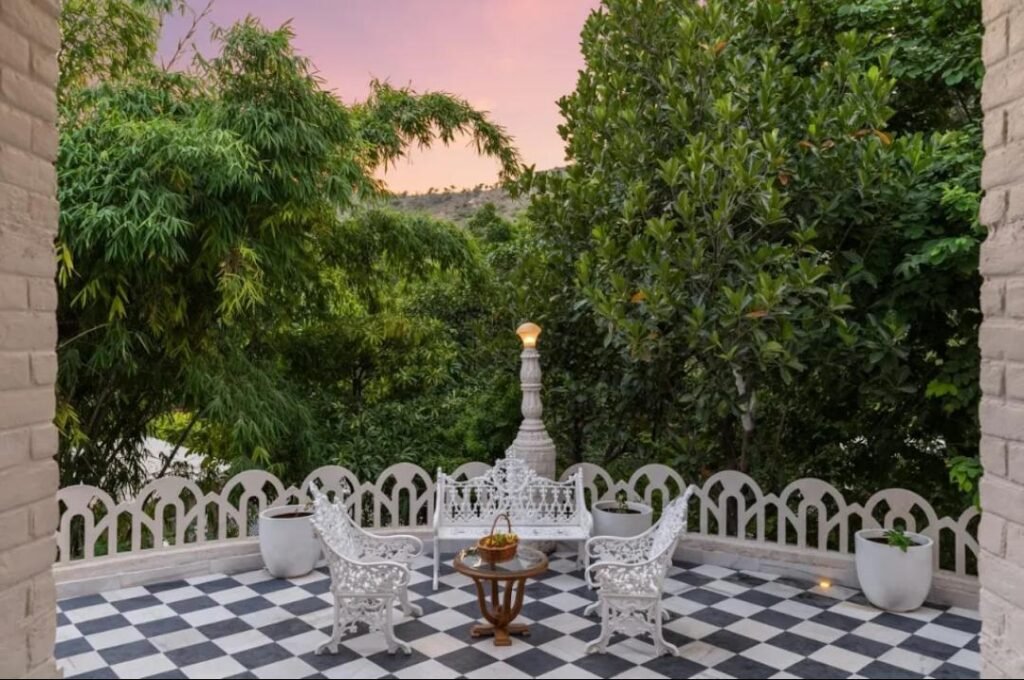 romantic villa udaipur for couple