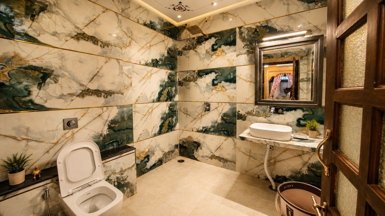 Hotel Garh Adhiraj bathroom and linen