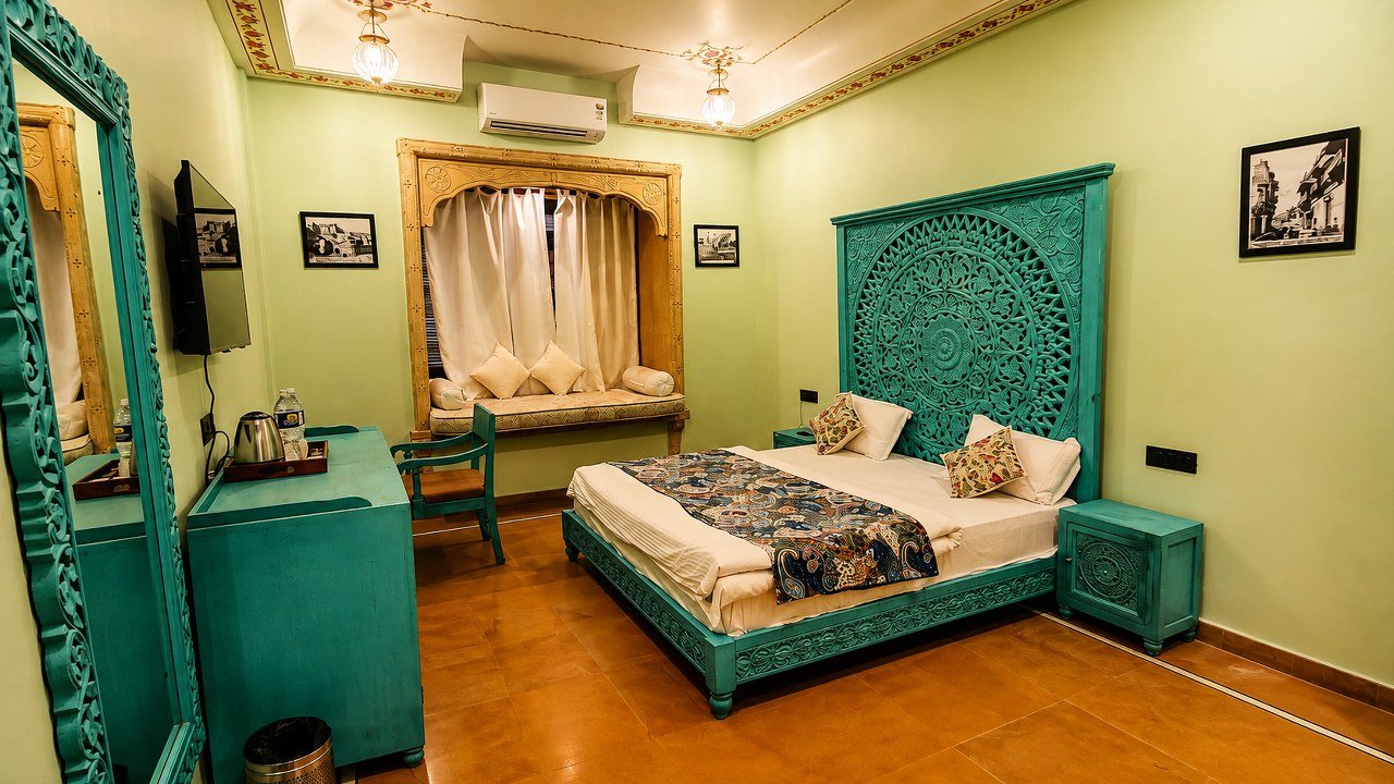 Hotel Garh Adhiraj room interior