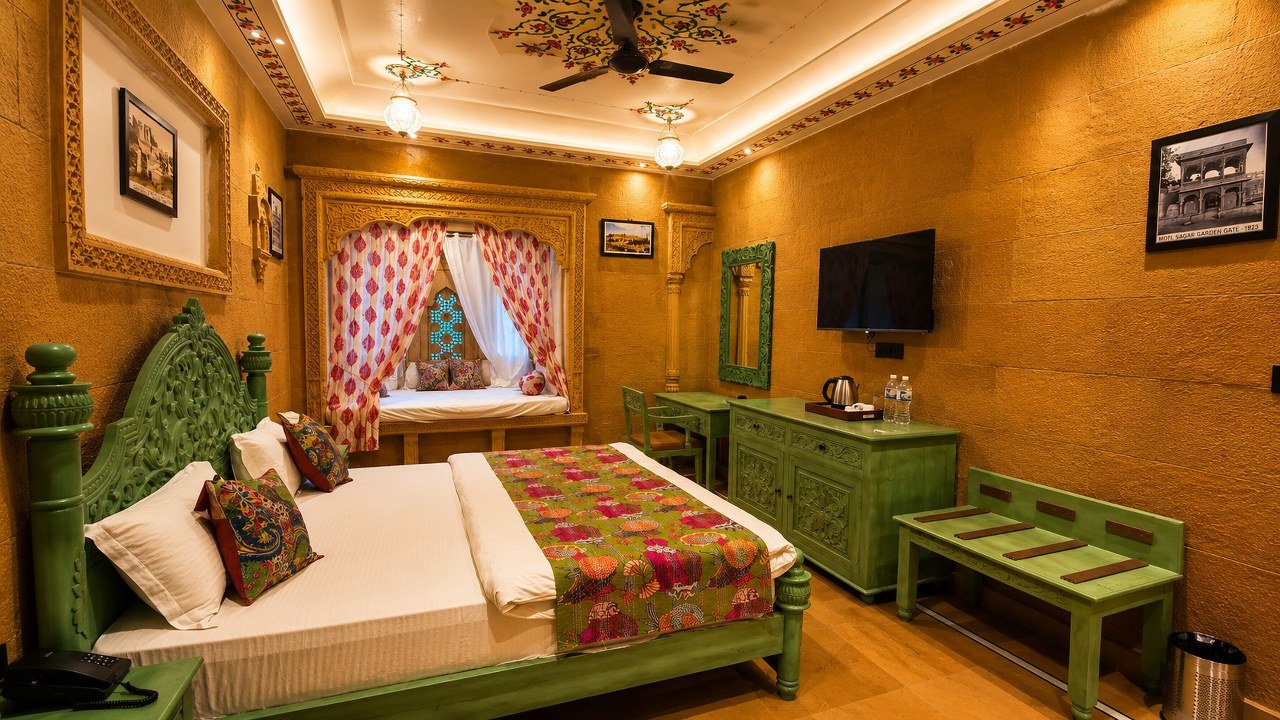 Hotel Garh Adhiraj heritage decor