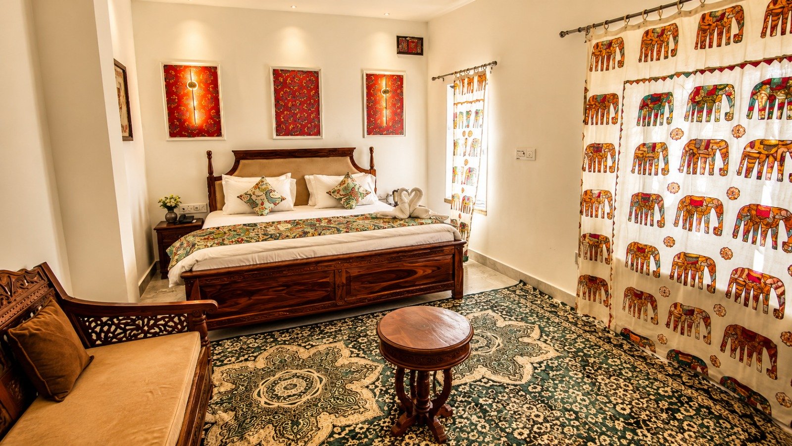 Hotel Narpatgarh Palace family room