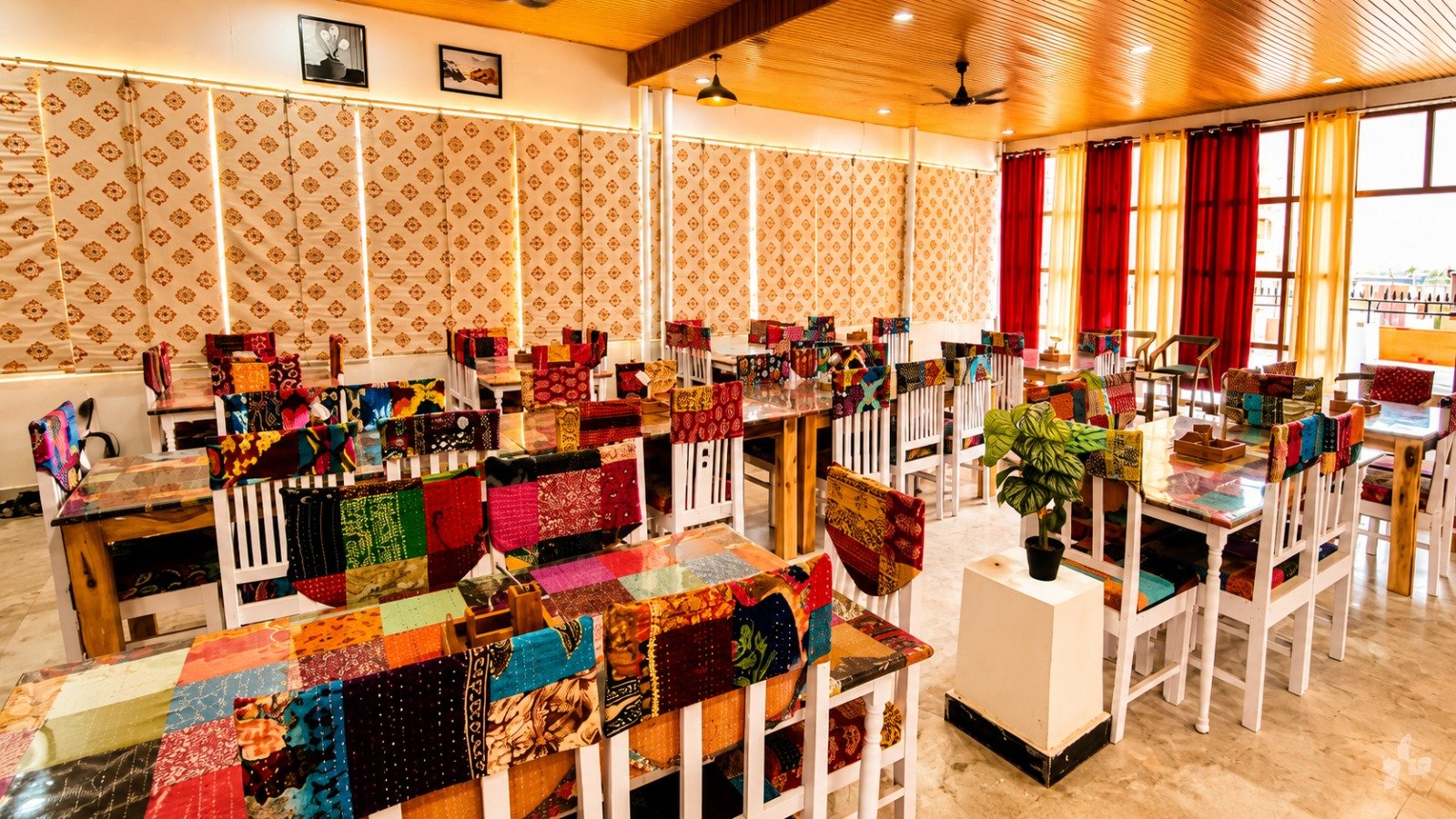 Hotel Narpatgarh Palace view